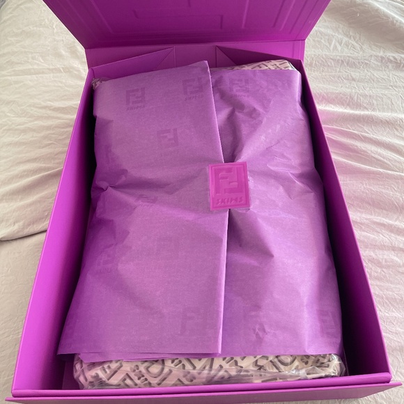 Fendi x Skims SOLD OUT CROPPED WINDBREAKER Color CONNECTICUT size L - Picture 8 of 8